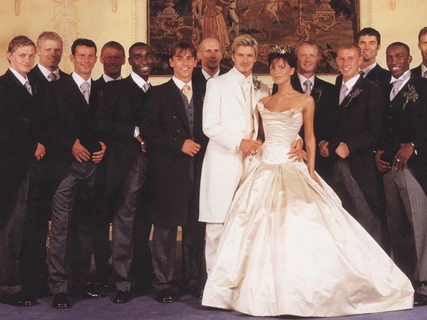 Siêu đám cưới David - Victoria Beckham ở lâu đài: Tốn hơn 24 tỷ, khách mời toàn sao khủng, chuyên cơ chở váy cưới xuyên Đại Tây Dương 4 lần - Ảnh 5.