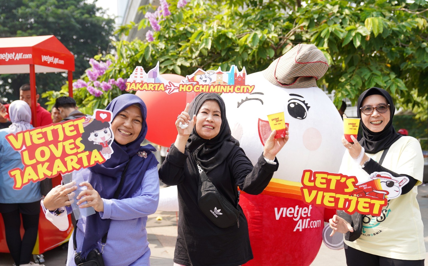 Vietjet được vinh danh “Thương hiệu Mạnh – Tăng trưởng Ấn tượng” 2023 - Ảnh 1. Vietjet được vinh danh “Thương hiệu Mạnh – Tăng trưởng Ấn tượng” 2023 - Ảnh 1.