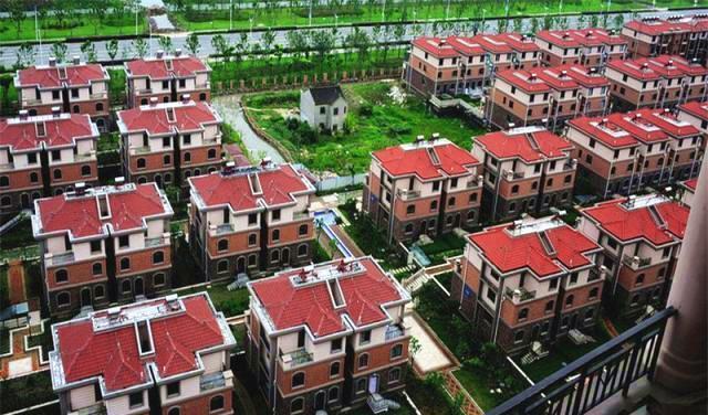 Nhà đinh đòi 10 tỷ và 2 căn hộ mới chịu dời đi: Chẳng nhận được đền bù, ngày ngày phải lội nước mới vào được nhà - Ảnh 2. Nhà đinh đòi 10 tỷ và 2 căn hộ mới chịu dời đi: Chẳng nhận được đền bù, ngày ngày phải lội nước mới vào được nhà - Ảnh 2.