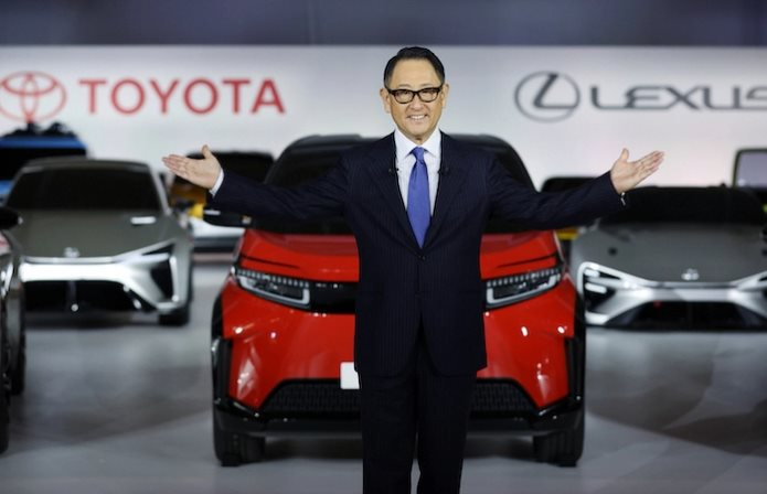 Toyota báo lãi kỷ lục vì nguyên nhân không ngờ tới, vững tin không cần vội với xe điện - Ảnh 1.