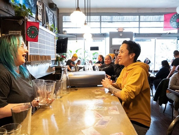 Dốc cạn tiền tiết kiệm mở "quán bar thể thao dành cho nữ", người phụ nữ gốc Việt thành công vang dội kiếm gần 23 tỷ VNĐ trong 8 tháng - Ảnh 3.