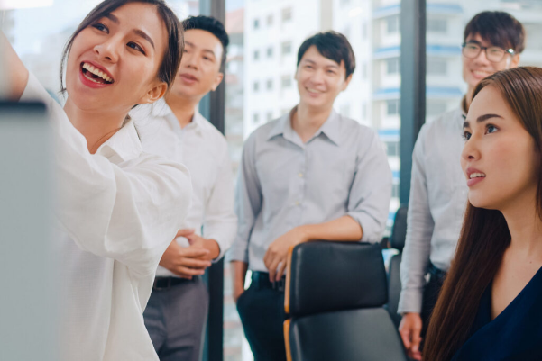 photo-1698800237171 photo-1698800237171