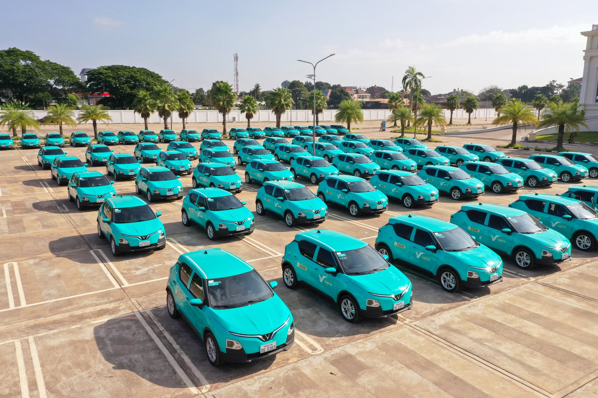 Taxi của tỷ phú Phạm Nhật Vượng chính thức hoạt động tại Lào, dự kiến nâng lên 1.000 xe - Ảnh 3.