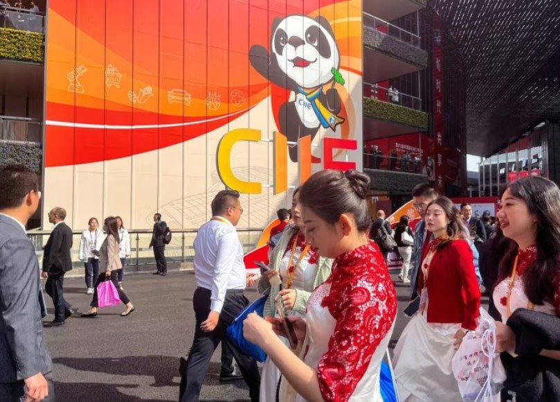Cảnh tượng trái ngược 180 độ sau 1 năm ở hội chợ hàng đầu thế giới: Trung Quốc hấp dẫn đến thế nào? - Ảnh 3.