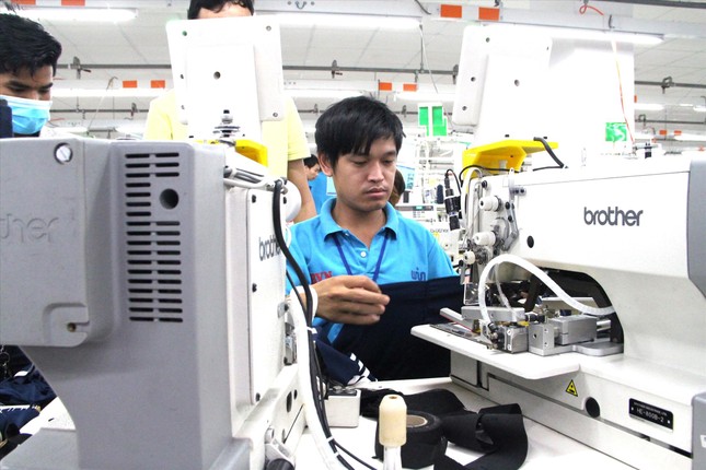 Thêm gánh nặng khi điện tăng giá - Ảnh 1.