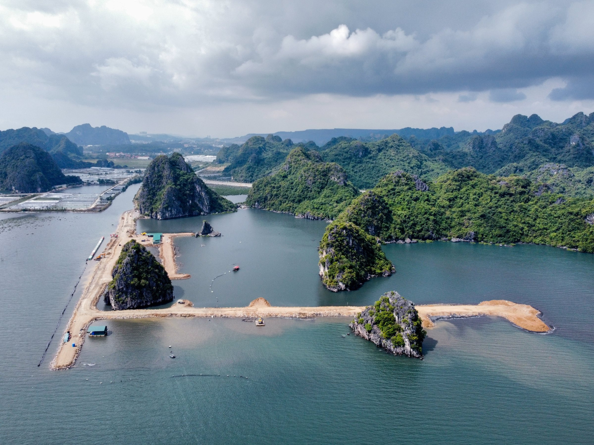 Bộ Tài nguyên môi trường yêu cầu rà soát Đánh giá tác động môi trường dự án lấn biển của Đỗ Gia Capital tại Quảng Ninh - Ảnh 1.