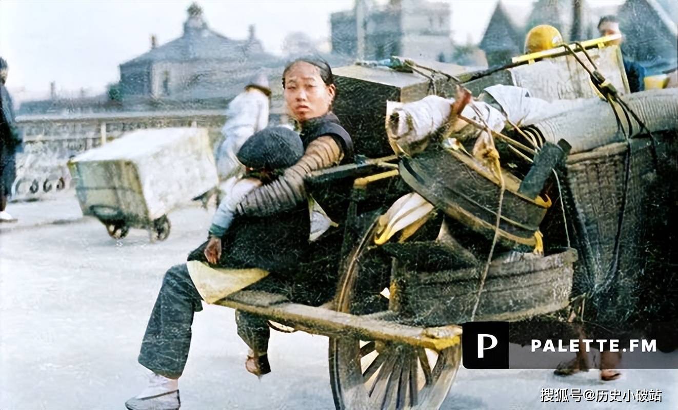 Thêm màu vào bộ ảnh cũ chụp phụ nữ thời Mãn Thanh, phát hiện một sự thật: Chỉ người giàu mới thích bó chân!- Ảnh 10. Thêm màu vào bộ ảnh cũ chụp phụ nữ thời Mãn Thanh, phát hiện một sự thật: Chỉ người giàu mới thích bó chân!- Ảnh 10.