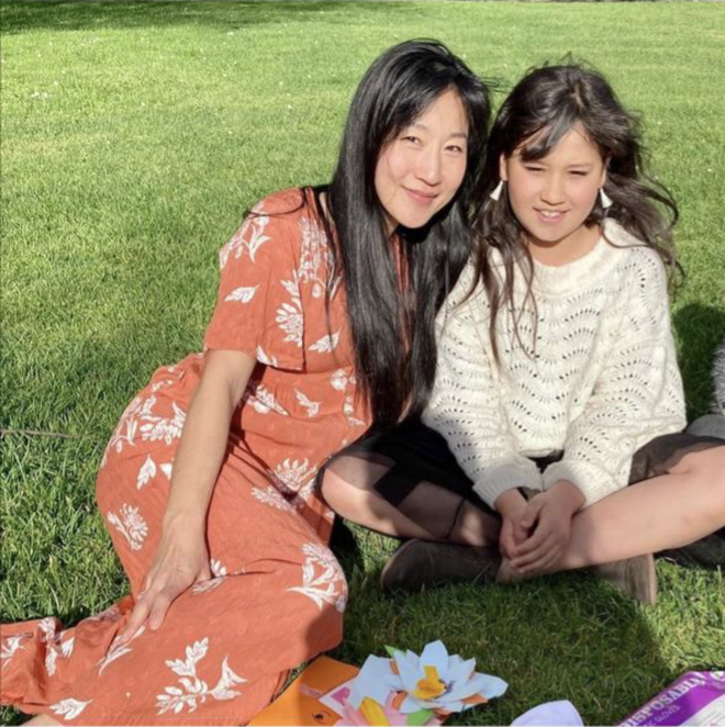 Cô bé "cá mập con" trong MV 13 tỷ view sau 7 năm: Lột xác thành thiếu nữ, cuộc sống hiện tại gây chú ý - Ảnh 5.