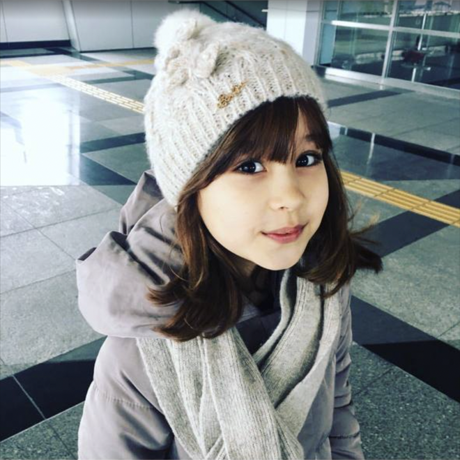 Cô bé "cá mập con" trong MV 13 tỷ view sau 7 năm: Lột xác thành thiếu nữ, cuộc sống hiện tại gây chú ý - Ảnh 2.