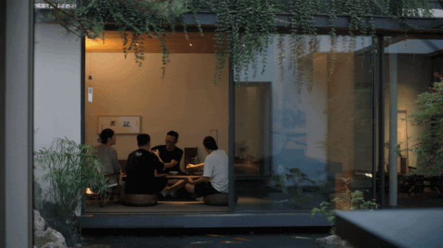 Chiêm ngưỡng căn nhà 500m2 tốn 8 năm mới hoàn thành, có khu vườn và bể cá koi đầy ấn tượng - Ảnh 6. Chiêm ngưỡng căn nhà 500m2 tốn 8 năm mới hoàn thành, có khu vườn và bể cá koi đầy ấn tượng - Ảnh 6.