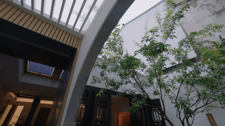 Chiêm ngưỡng căn nhà 500m2 tốn 8 năm mới hoàn thành, có khu vườn và bể cá koi đầy ấn tượng - Ảnh 12. Chiêm ngưỡng căn nhà 500m2 tốn 8 năm mới hoàn thành, có khu vườn và bể cá koi đầy ấn tượng - Ảnh 12.