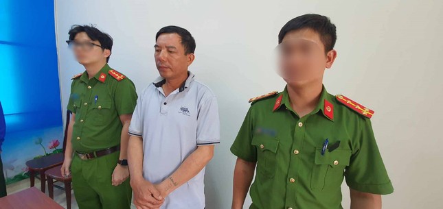 Bắt nguyên chủ tịch xã lạm quyền, lấy đất công giao cho cán bộ, người nhà - Ảnh 1. Bắt nguyên chủ tịch xã lạm quyền, lấy đất công giao cho cán bộ, người nhà - Ảnh 1.