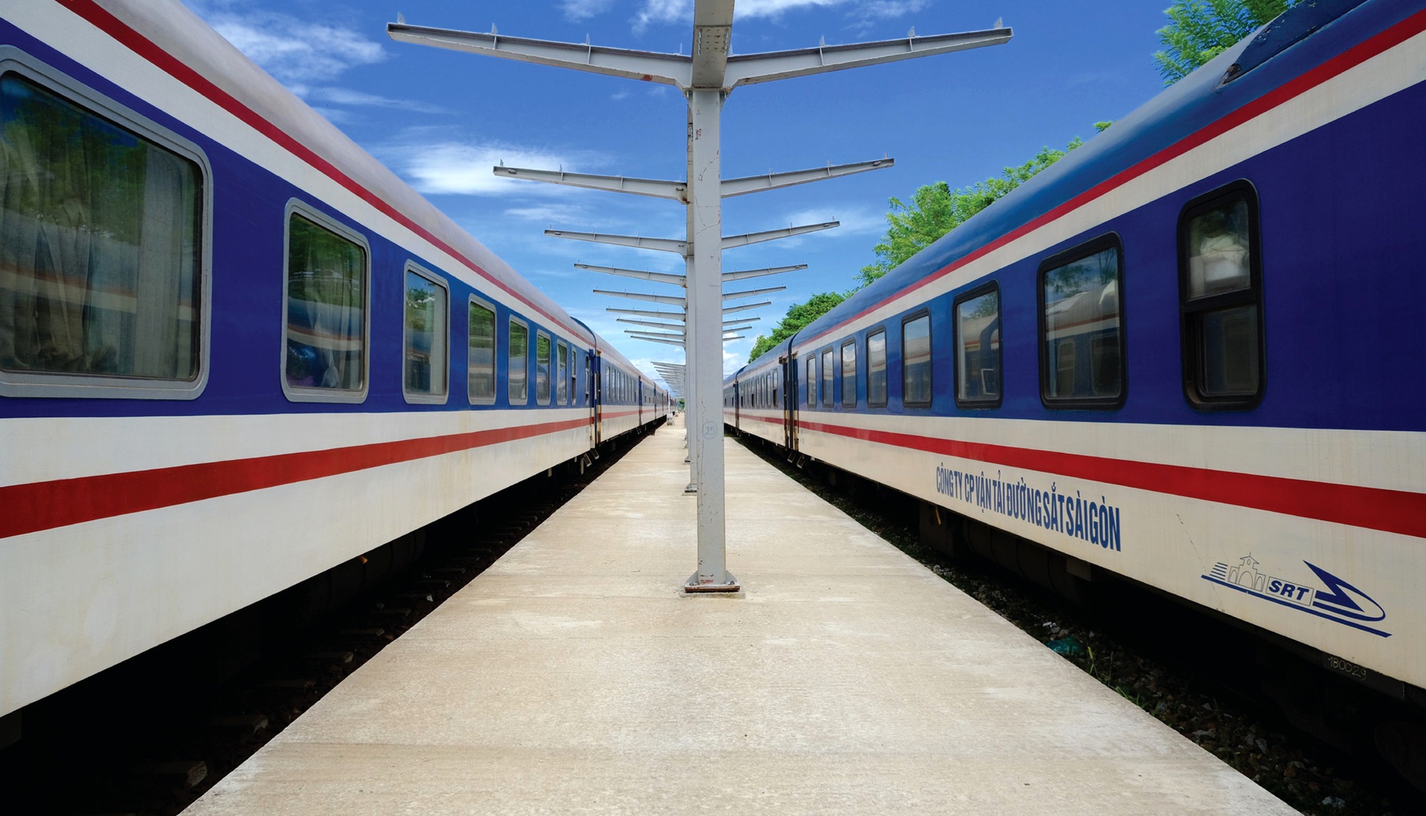 Thông tin bất ngờ về đường sắt Việt Nam: Toàn bộ 258 đầu máy, 5.300 toa tàu dừng hoạt động năm 2050? - Ảnh 1.