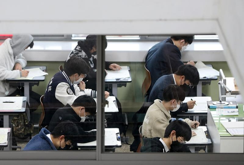 Hàn Quốc điều chỉnh hơn 90 chuyến bay, tránh gây ồn trong kỳ thi đại học - Ảnh 1.