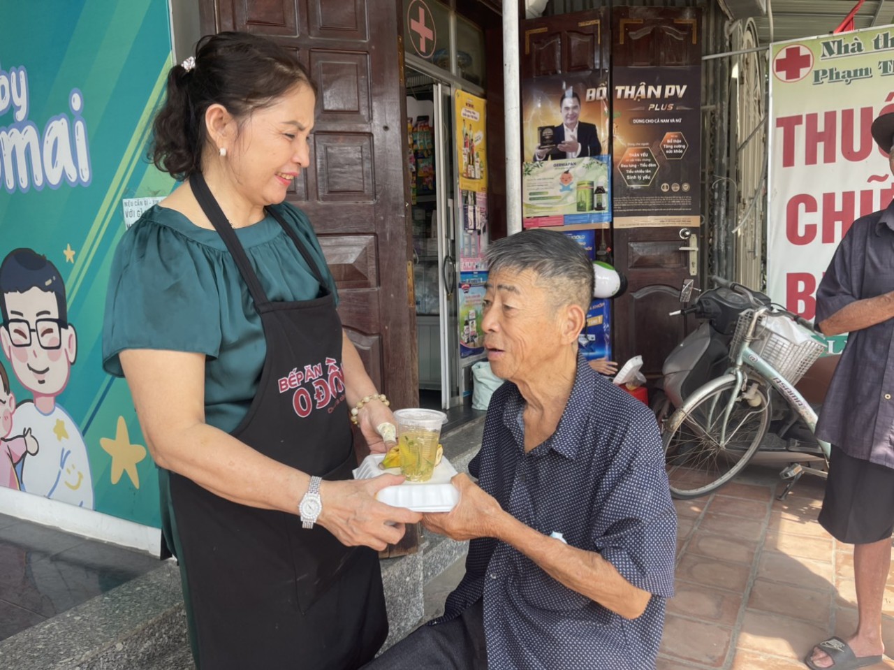 Vợ chồng hot TikToker xứ Nghệ chi 70 triệu mỗi tháng mở “Bếp ăn 0 đồng” giúp đỡ bệnh nhân có hoàn cảnh khó khăn- Ảnh 7.