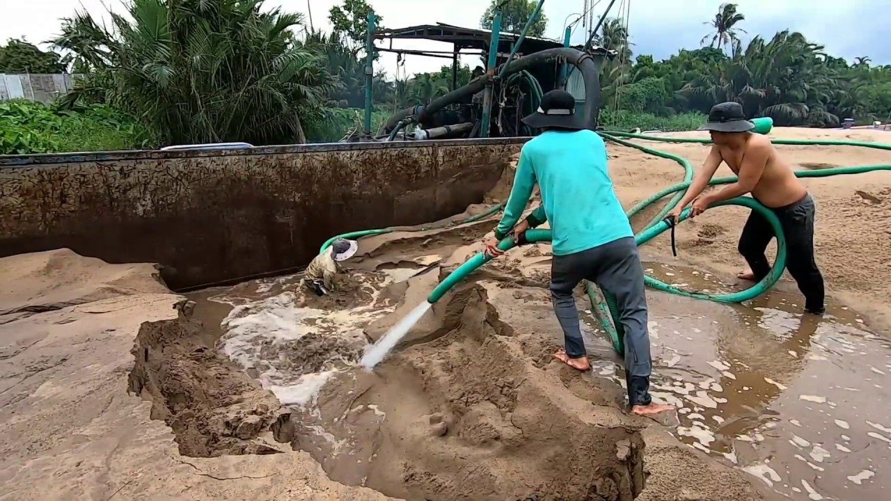 Giáo sư Đặng Hùng Võ: Đấu giá cao “bất thường” 3 mỏ cát tại Hà Nội, doanh nghiệp có thể đang nhắm đến “lá bùa” là những tờ giấy phép - Ảnh 1.