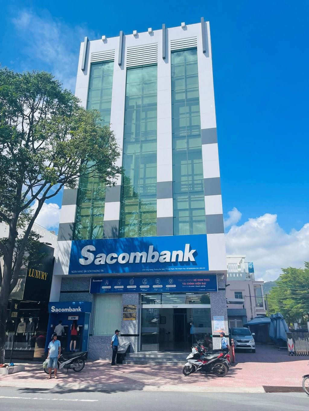 Sacombank đền toàn bộ 17 tỷ đồng cho khách hàng bị chiếm đoạt tiền tại phòng giao dịch Cam Ranh - Ảnh 2.