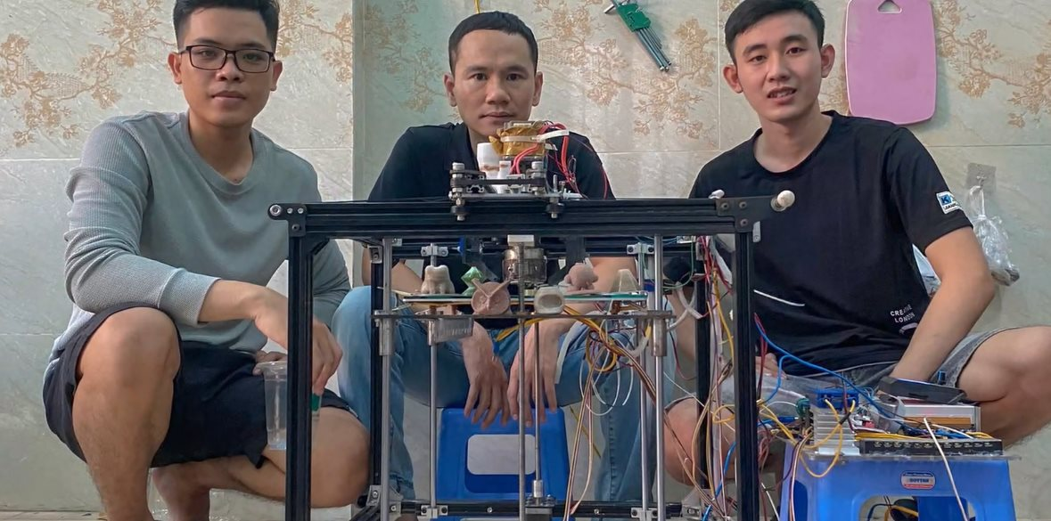 Dùng chai lọ nhựa bỏ đi, nhóm sáng chế Việt “điêu khắc” thành bàn ghế: Sáng tạo lạ giúp bảo vệ môi trường - Ảnh 6. Dùng chai lọ nhựa bỏ đi, nhóm sáng chế Việt “điêu khắc” thành bàn ghế: Sáng tạo lạ giúp bảo vệ môi trường - Ảnh 6.