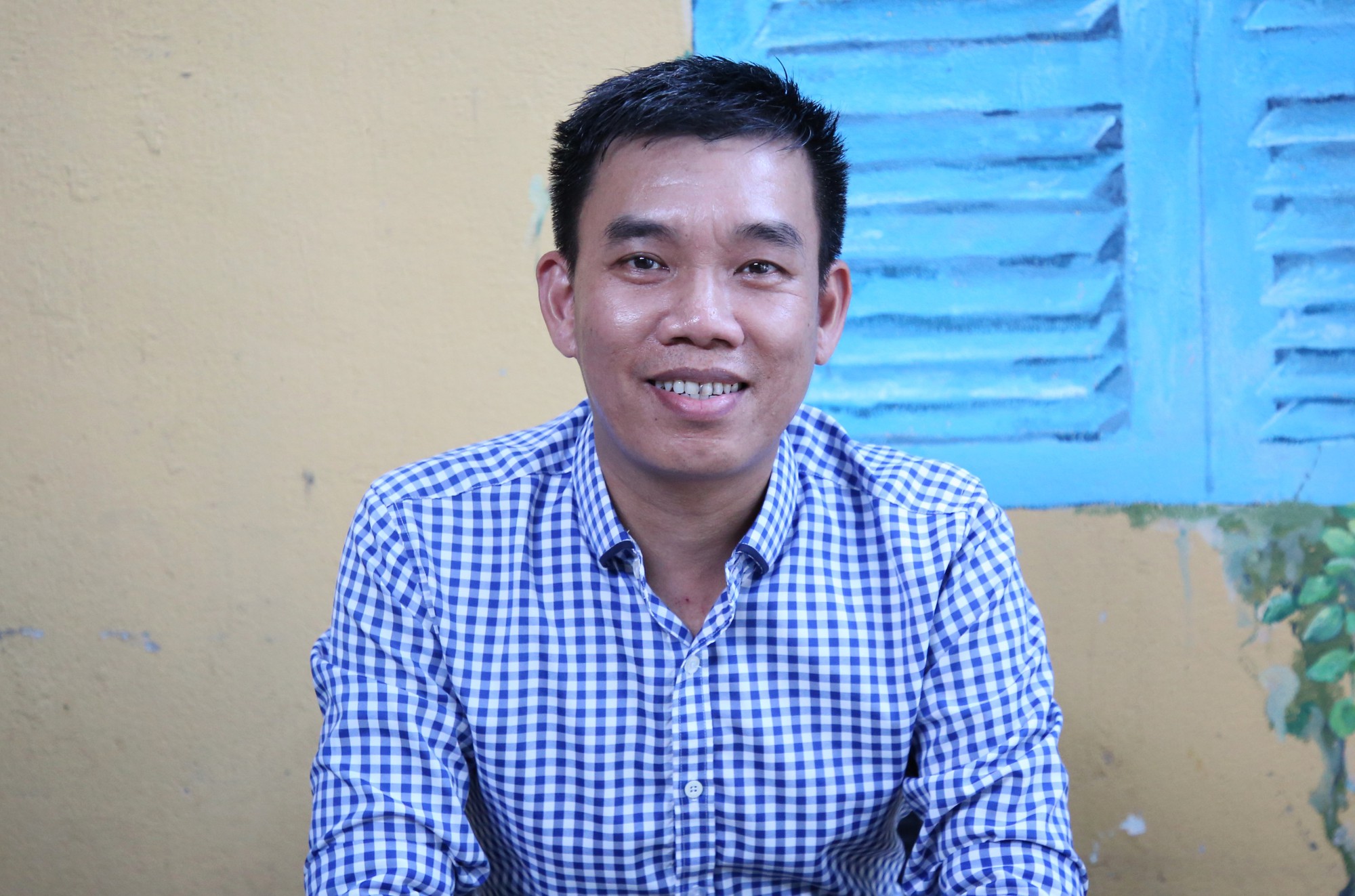 Nhóm bạn trẻ băng rừng, lội suối xây 17 ngôi trường cho học sinh vùng núi: "Các con đừng bỏ học nghe!" - Ảnh 1.