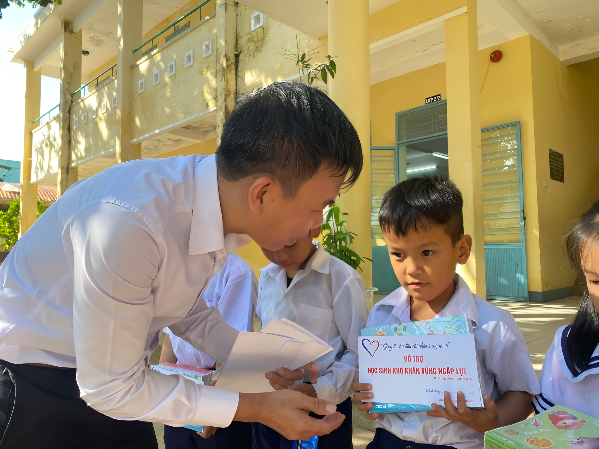 Chàng kỹ sư cùng nhóm bạn băng rừng, lội suối xây trường cho học sinh vùng núi: "Các con đừng bỏ học nghe!" - Ảnh 15.