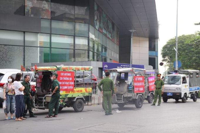 Hàng loạt ô tô bị khóa bánh, cấm ra vào chung cư Artemis: &quot;Cuộc chiến&quot; chưa có hồi kết giữa cư dân và chủ đầu tư - Ảnh 4.