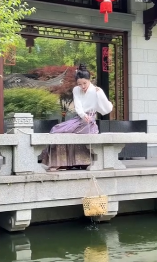 Phú bà tuổi 30 triệu người mơ ước: Xài thẻ đen, ở biệt phủ 1.200m2, khéo thế này bảo sao chồng chẳng chiều!- Ảnh 9. Phú bà tuổi 30 triệu người mơ ước: Xài thẻ đen, ở biệt phủ 1.200m2, khéo thế này bảo sao chồng chẳng chiều!- Ảnh 9.