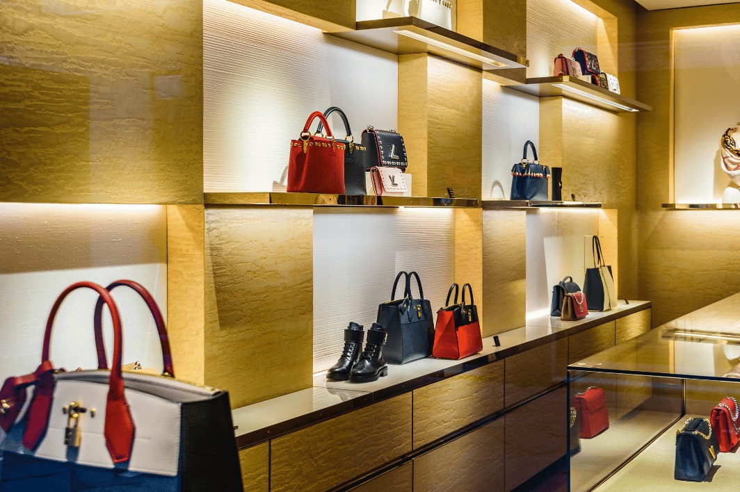 Đến nhà giàu cũng phải "thắt lưng buộc bụng": Chuyện gì đang xảy ra với thế giới hàng xa xỉ những ngày cuối năm này?- Ảnh 3.