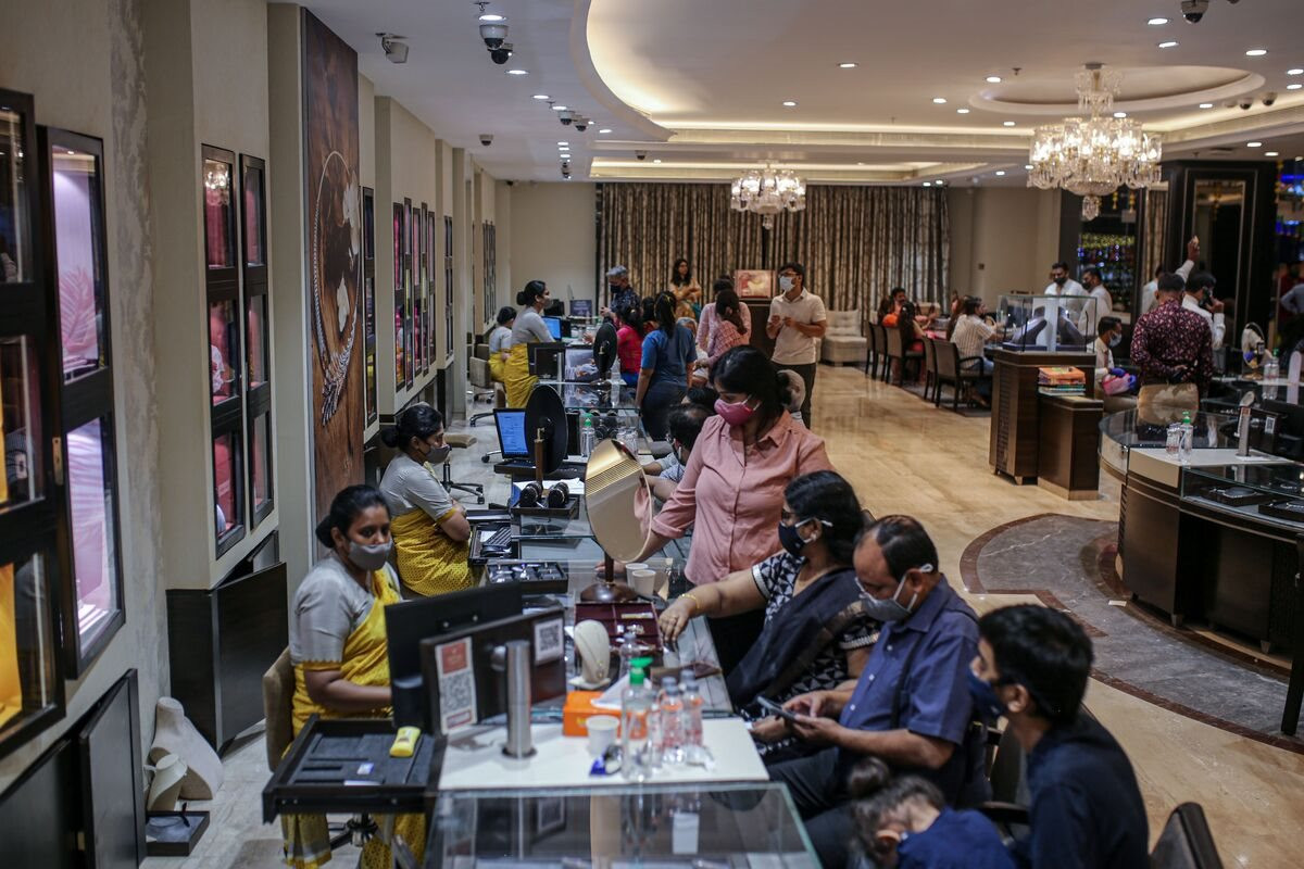 Mùa cưới tỷ đô: Thỏi ‘nam châm hút tiền’ ở một quốc gia châu Á, hàng trăm tấn vàng trở thành sính lễ - Ảnh 3.