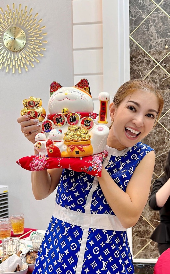 Nữ ca sĩ Việt vừa mua nhà phố 10 tỷ ở Sài Gòn: Có năm chồng tặng 3 căn nhà làm vốn riêng, sở hữu BST siêu xe - Ảnh 2. Nữ ca sĩ Việt vừa mua nhà phố 10 tỷ ở Sài Gòn: Có năm chồng tặng 3 căn nhà làm vốn riêng, sở hữu BST siêu xe - Ảnh 2.