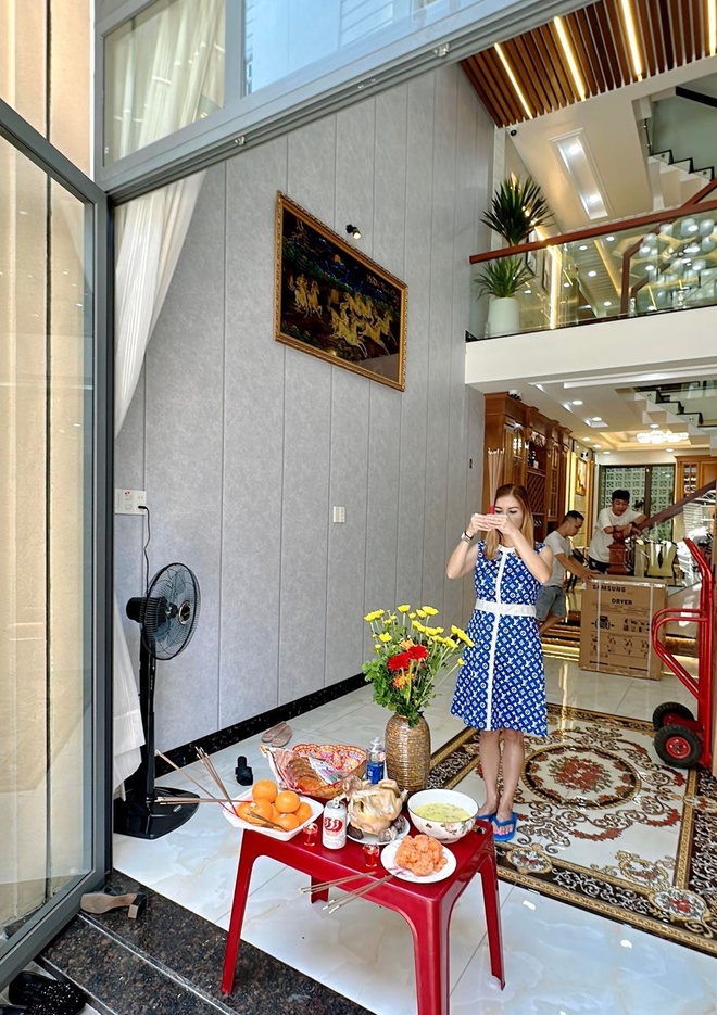 Nữ ca sĩ Việt vừa mua nhà phố 10 tỷ ở Sài Gòn: Có năm chồng tặng 3 căn nhà làm vốn riêng, sở hữu BST siêu xe - Ảnh 1. Nữ ca sĩ Việt vừa mua nhà phố 10 tỷ ở Sài Gòn: Có năm chồng tặng 3 căn nhà làm vốn riêng, sở hữu BST siêu xe - Ảnh 1.
