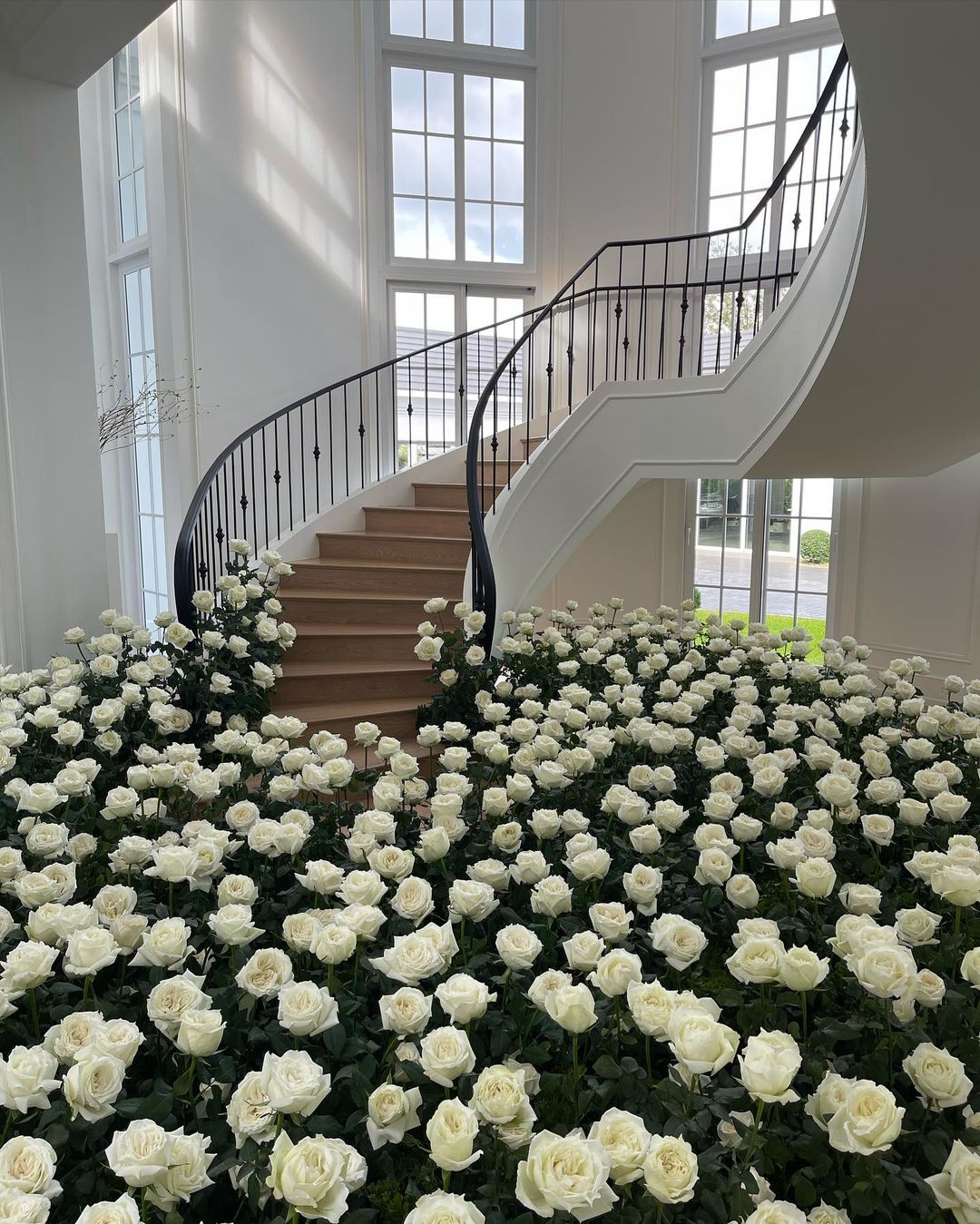 Kỷ niệm 6 năm yêu nhau, Mai Davika được bạn trai hơn 9 tuổi tặng món quà đặc biệt giữa biệt thự 138 tỷ - Ảnh 3.