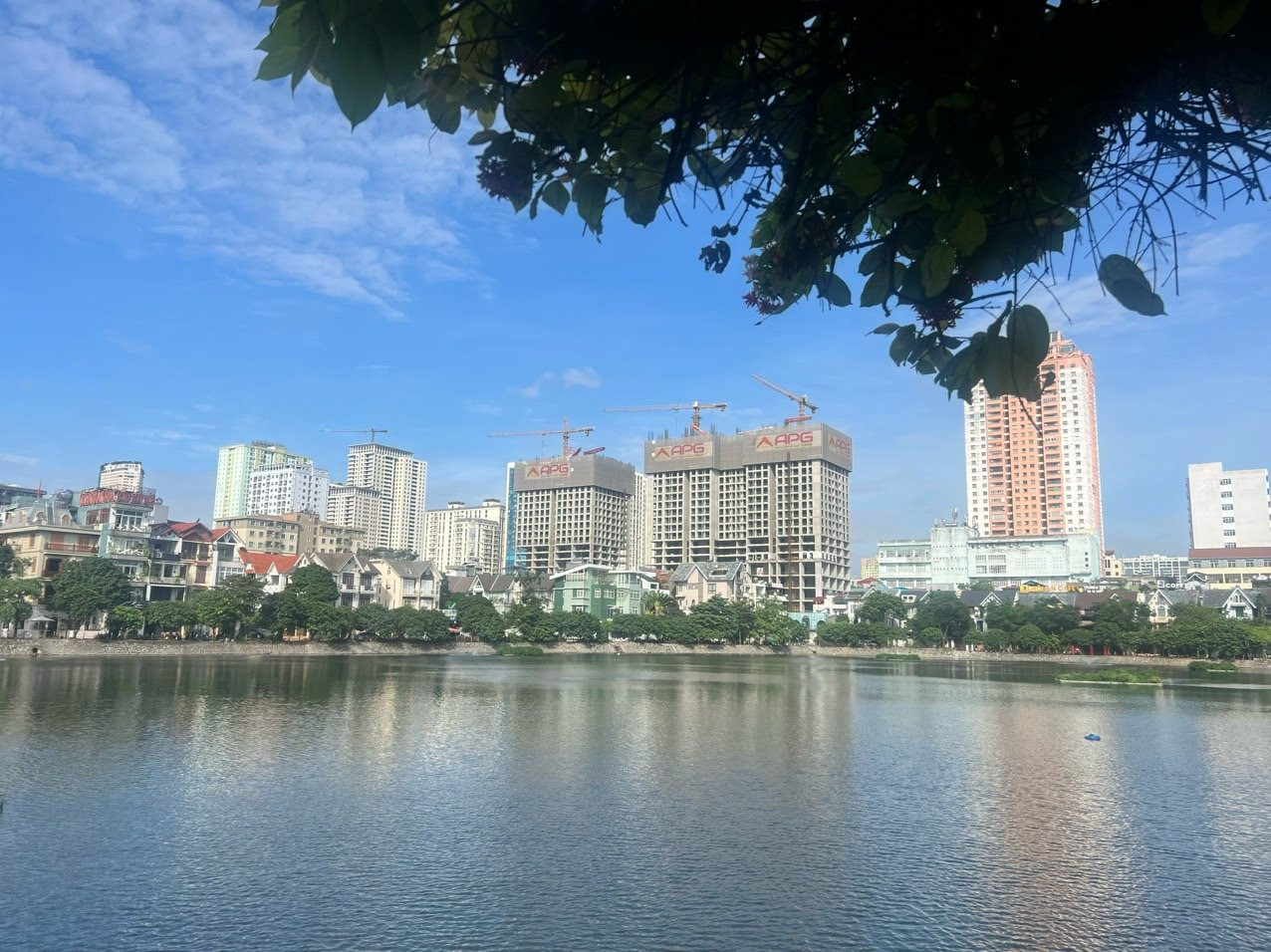 Ngược dòng thị trường, giá chung cư sẽ tiếp tục đi lên - Ảnh 2.