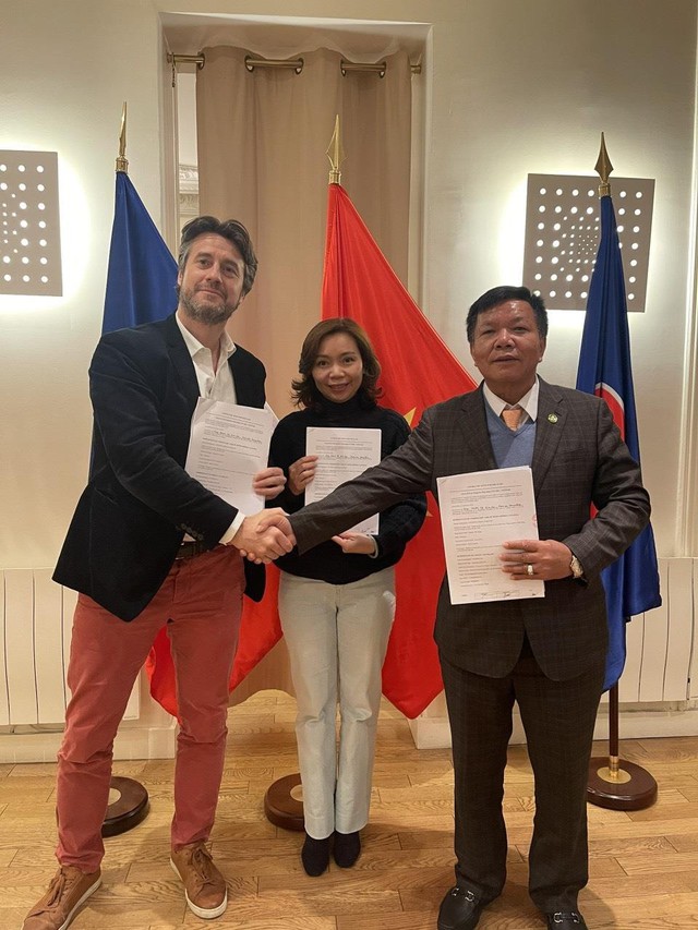 Ấn vàng "Hoàng đế chi bảo" đã về nước: Doanh nhân bỏ ra 6,1 triệu Euro mua lại sở hữu 2.000 cổ vật, lập hẳn một bảo tàng sở hữu bảo vật - Ảnh 2. Ấn vàng "Hoàng đế chi bảo" đã về nước: Doanh nhân bỏ ra 6,1 triệu Euro mua lại sở hữu 2.000 cổ vật, lập hẳn một bảo tàng sở hữu bảo vật - Ảnh 2.