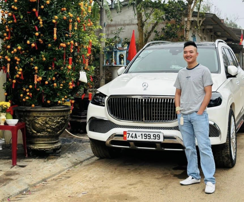 Chân dung trùm giang hồ Quân 'idol' vừa bị khởi tố thêm 4 tội: Tài sản kếch xù, ăn chơi xa hoa - Ảnh 1.