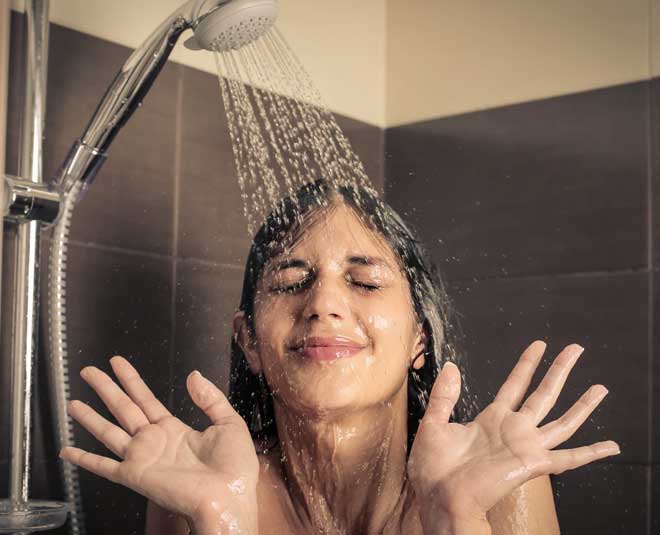 Bác sĩ da liễu tiết lộ 3 vị trí rất bẩn trên cơ thể nhưng lại dễ bị "bỏ quên" khi tắm- Ảnh 2. Bác sĩ da liễu tiết lộ 3 vị trí rất bẩn trên cơ thể nhưng lại dễ bị "bỏ quên" khi tắm- Ảnh 2.
