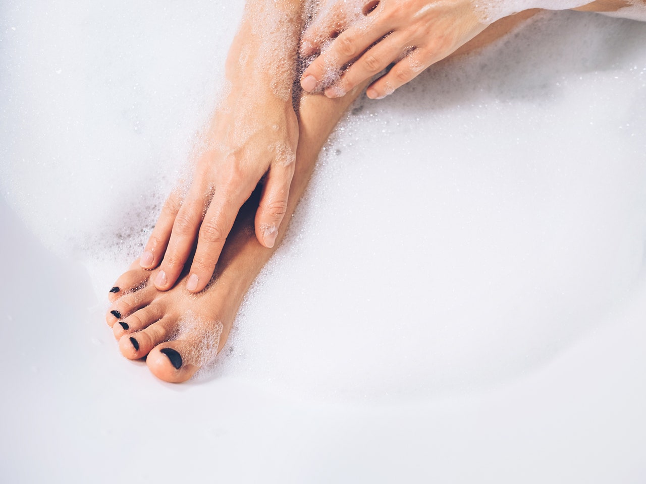 Bác sĩ da liễu tiết lộ 3 vị trí rất bẩn trên cơ thể nhưng lại dễ bị "bỏ quên" khi tắm- Ảnh 1. Bác sĩ da liễu tiết lộ 3 vị trí rất bẩn trên cơ thể nhưng lại dễ bị "bỏ quên" khi tắm- Ảnh 1.