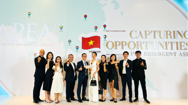 Chủ tịch Phan Thanh Vinh nhận giải Doanh nhân xuất sắc Châu Á 2023 - Ảnh 2.