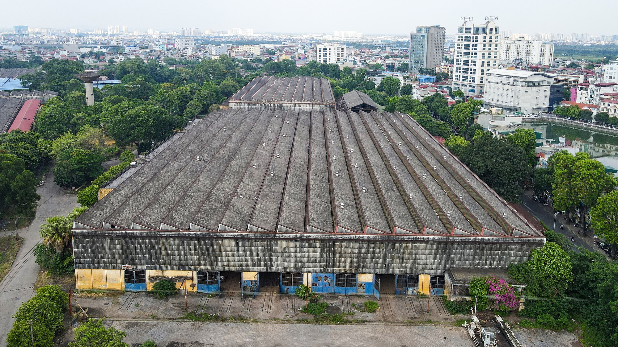 Hình ảnh khó tin ở nhà máy xe lửa lớn nhất Việt Nam: Tương lai bất định của 20 ha 'đất vàng' giữa Thủ đô - Ảnh 10.