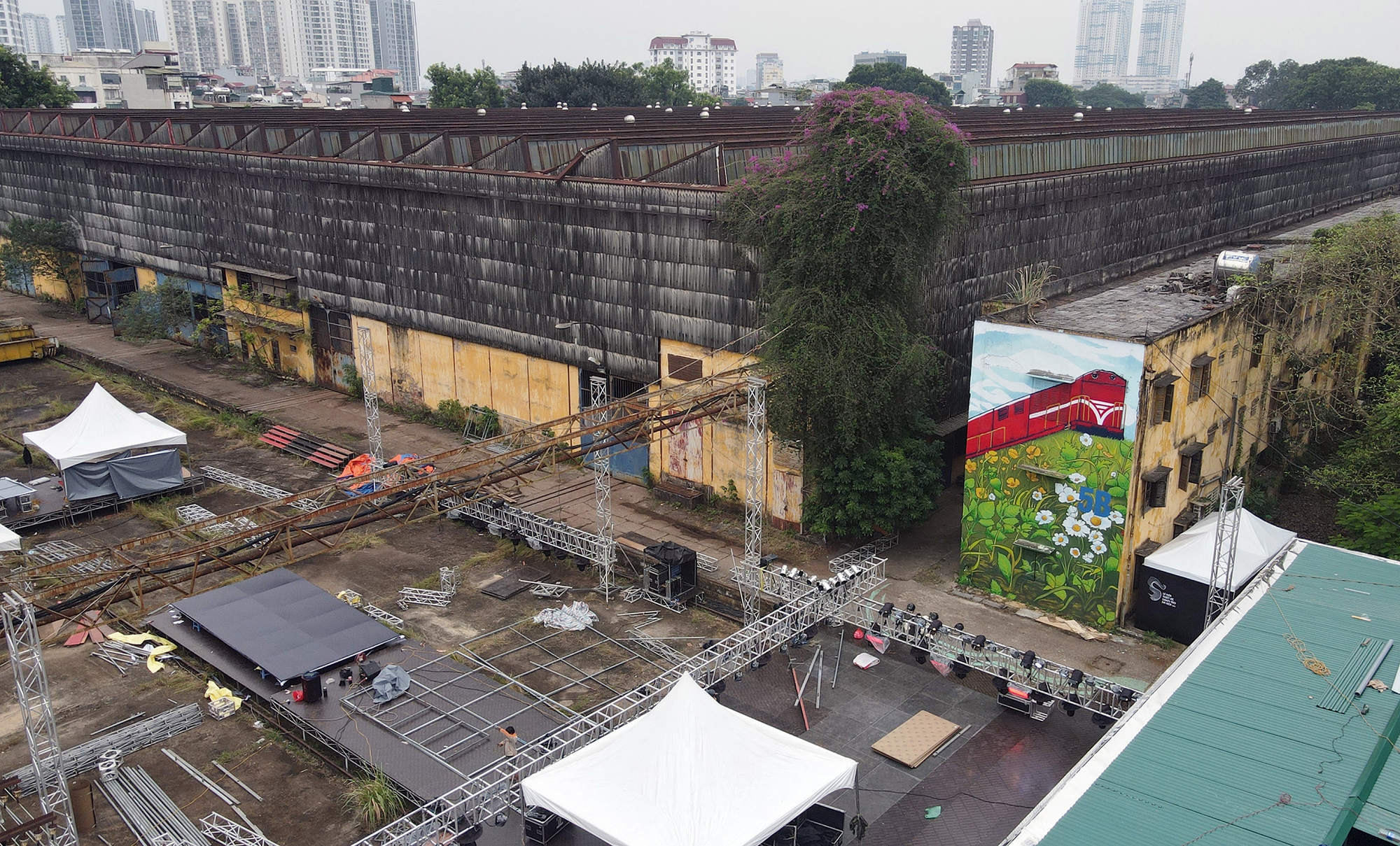 Hình ảnh khó tin ở nhà máy xe lửa lớn nhất Việt Nam: Tương lai bất định của 20 ha 'đất vàng' giữa Thủ đô - Ảnh 11.