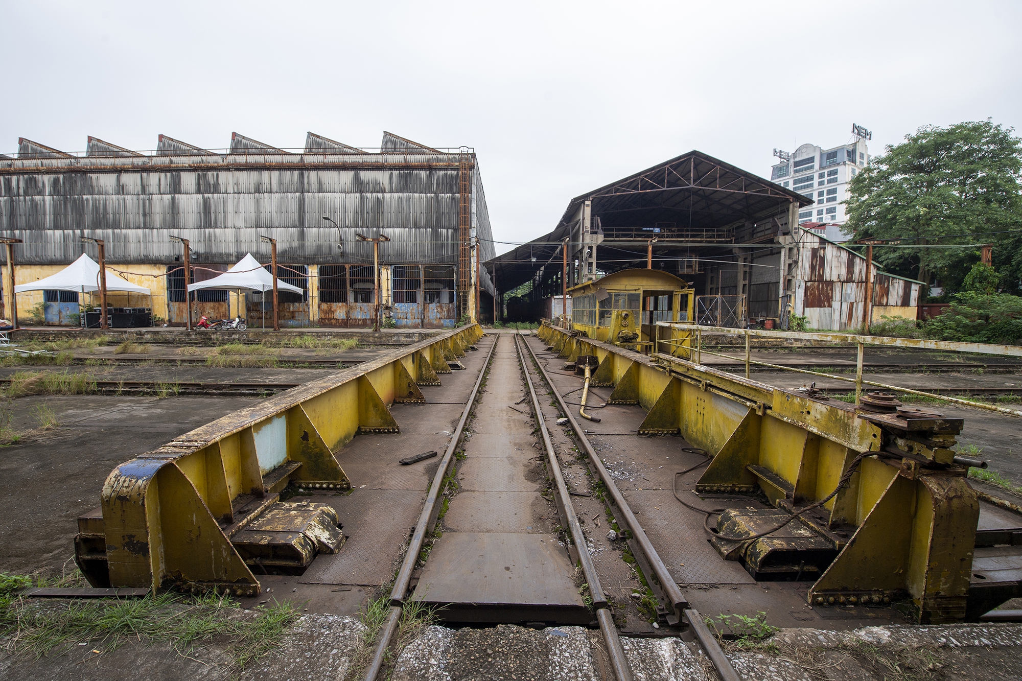Hình ảnh khó tin ở nhà máy xe lửa lớn nhất Việt Nam: Tương lai bất định của 20 ha 'đất vàng' giữa Thủ đô - Ảnh 4.