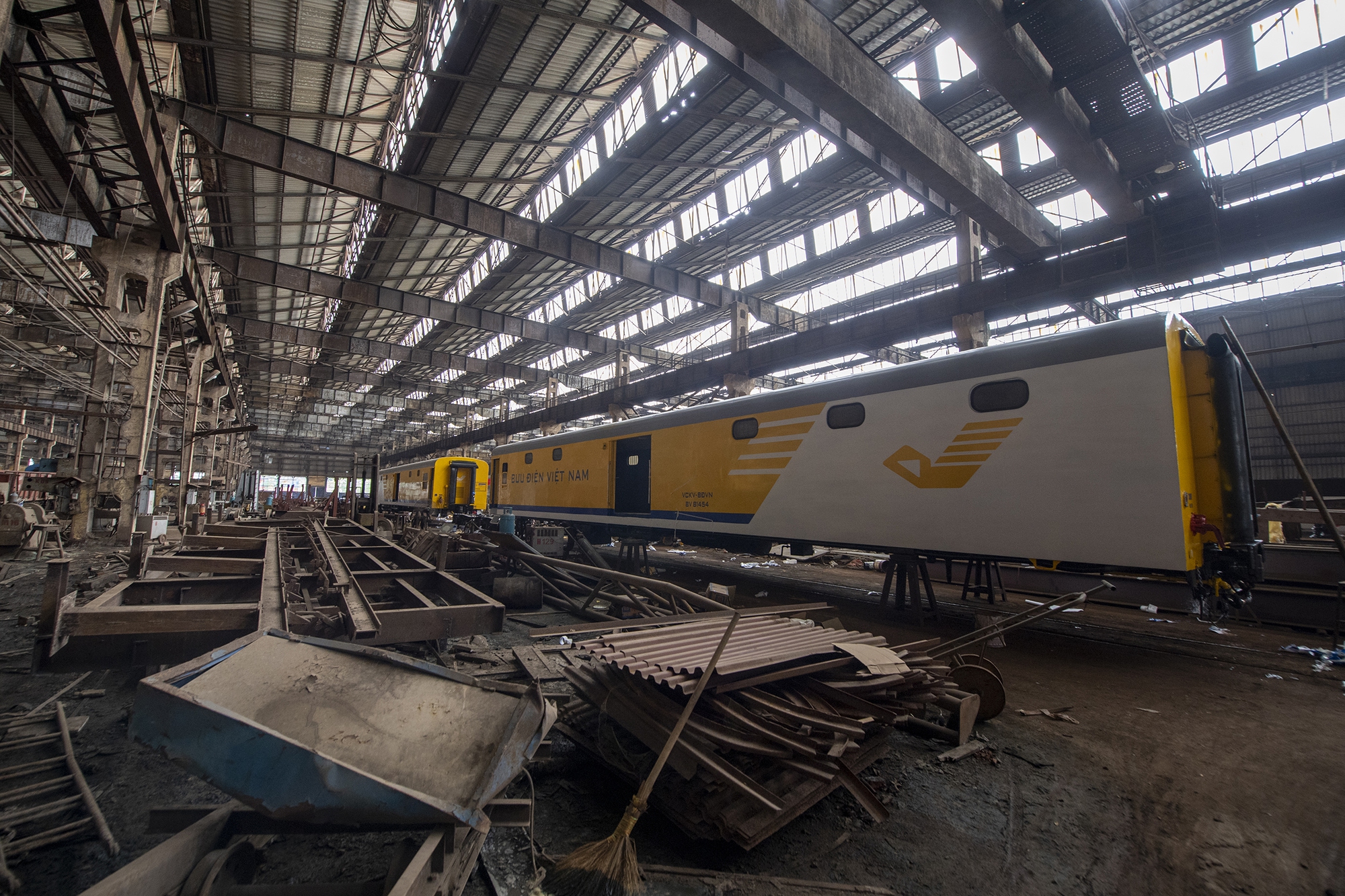 Hình ảnh khó tin ở nhà máy xe lửa lớn nhất Việt Nam: Tương lai bất định của 20 ha 'đất vàng' giữa Thủ đô - Ảnh 6.