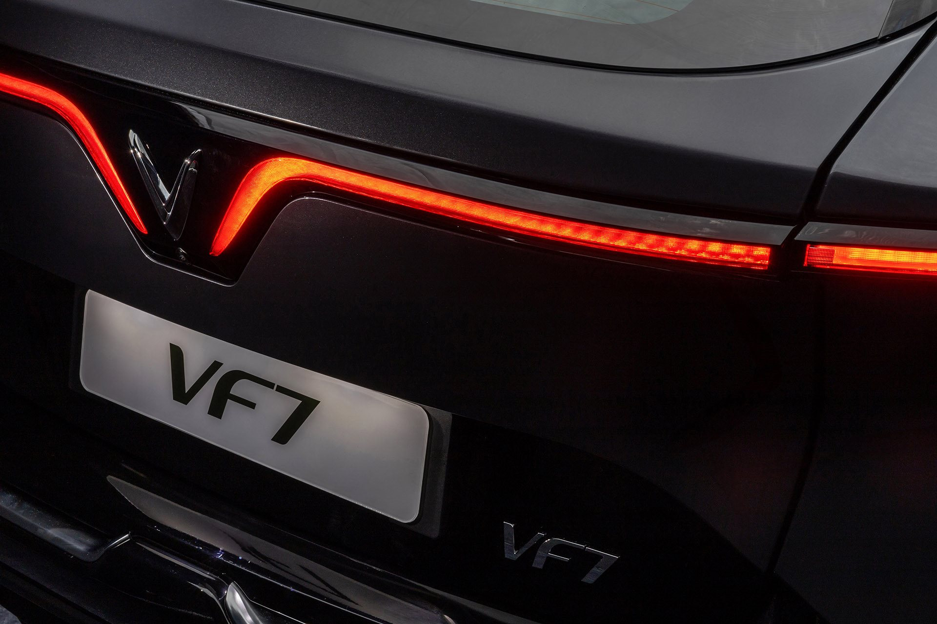 VinFast chính thức ra mắt VF 7, giá từ 850 triệu đồng - Ảnh 8.