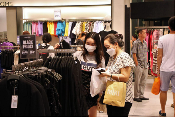 Black Friday săn sale đến 12 giờ đêm, các tín đồ mua sắm sẽ sắm gì? - Ảnh 1. Black Friday săn sale đến 12 giờ đêm, các tín đồ mua sắm sẽ sắm gì? - Ảnh 1.