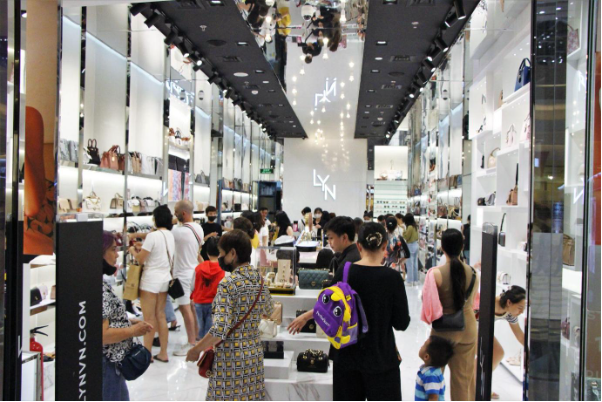 Black Friday săn sale đến 12 giờ đêm, các tín đồ mua sắm sẽ sắm gì? - Ảnh 3. Black Friday săn sale đến 12 giờ đêm, các tín đồ mua sắm sẽ sắm gì? - Ảnh 3.