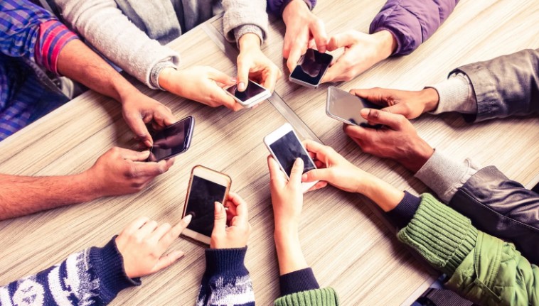 Thị trường điện thoại thông minh tăng trưởng lần đầu tiên kể từ tháng 6/2021 - Ảnh 1.