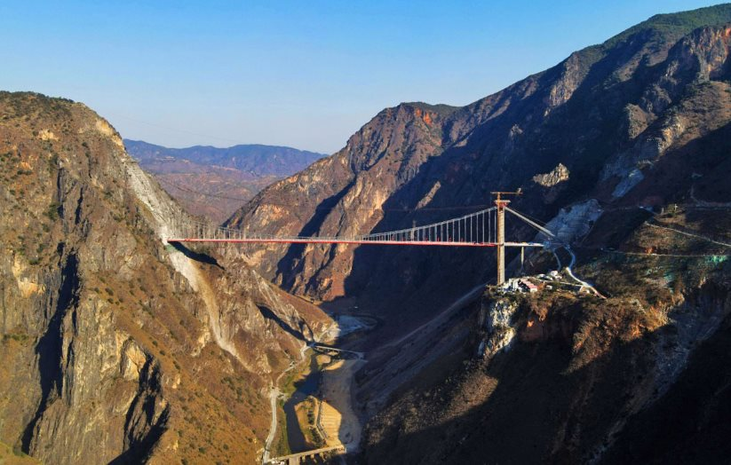 Trung Quốc dùng công nghệ tối tân xây cầu dây văng 1 trụ dài nhất thế giới, như ‘cần câu giữa trời’ khiến thế giới ngã mũ thán phục - Ảnh 3.