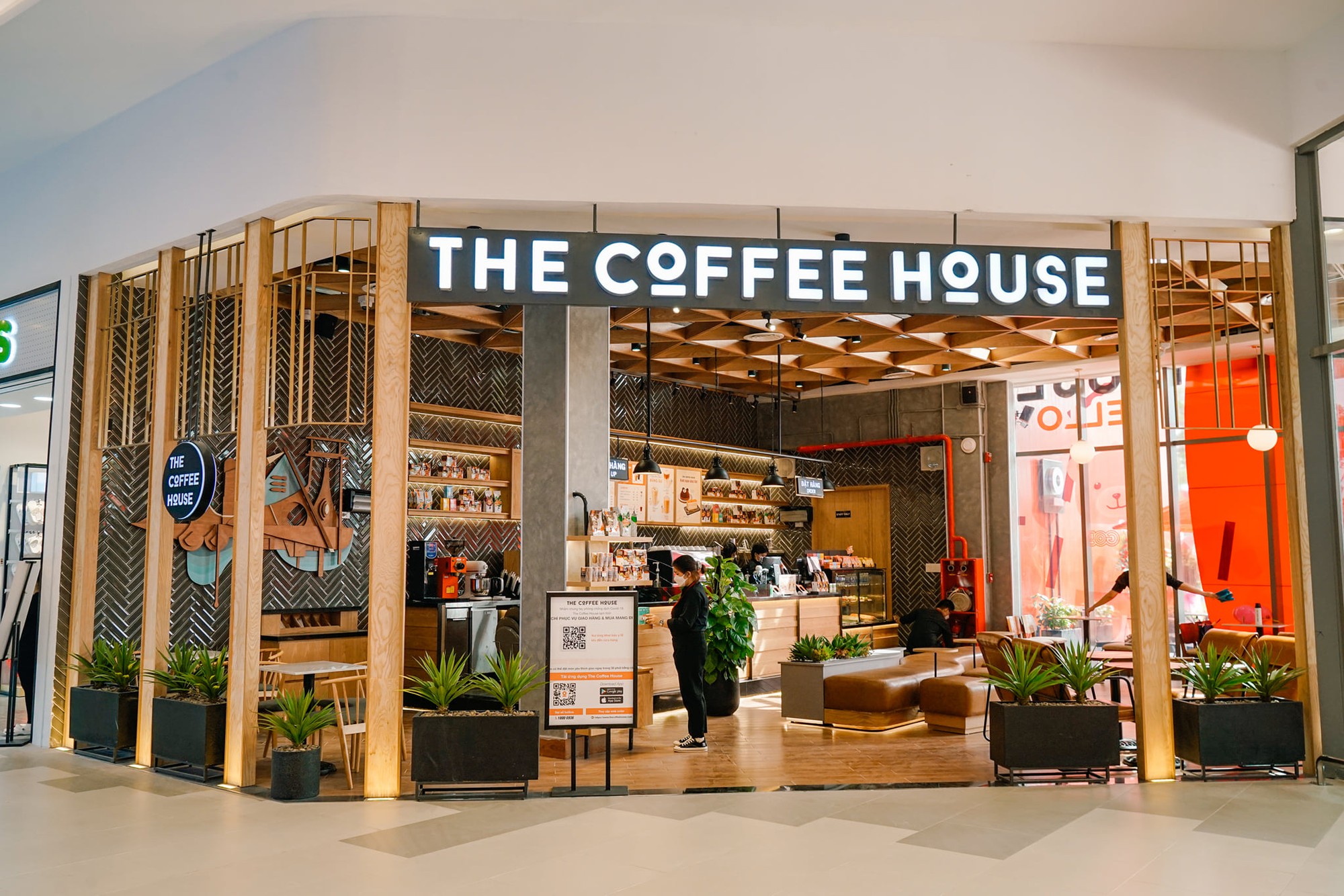 Câu hỏi khó cho CEO The Coffee House: Thời buổi 'sóng ngầm F&B', khách ...