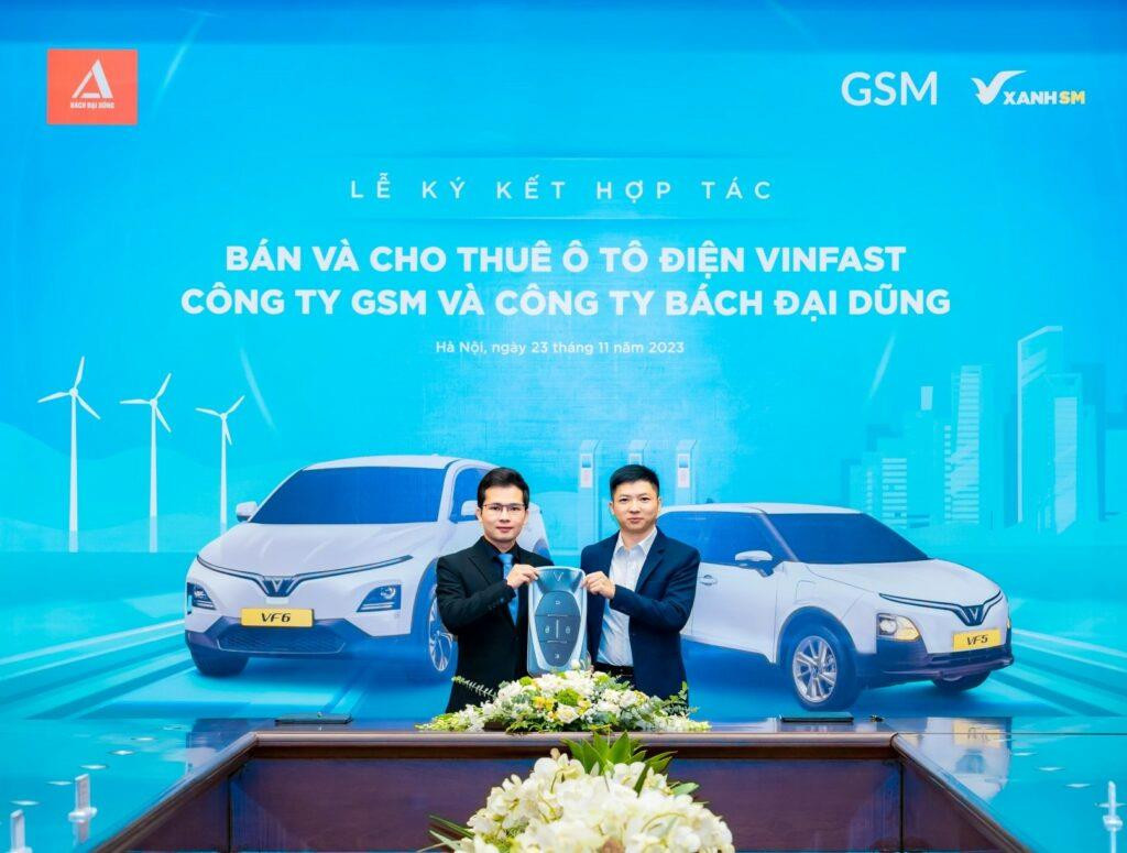 Hãng taxi thuần điện đầu tiên tại Hà Tĩnh mua và thuê 300 ô tô điện VinFast từ GSM - Ảnh 1.