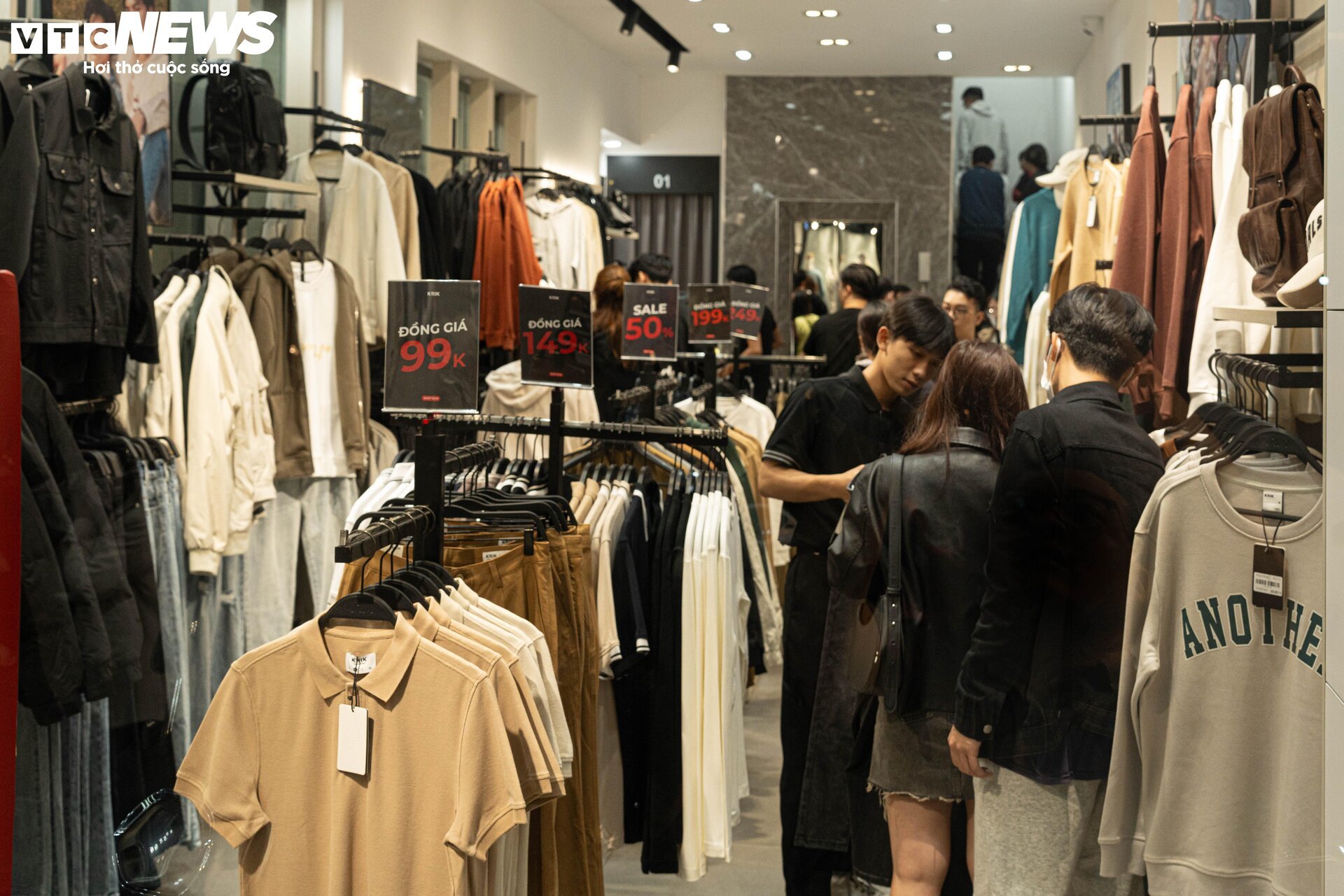 Sợ cảnh chen lấn, xếp hàng, nhiều người săn sale Black Friday giữa đêm - Ảnh 9.