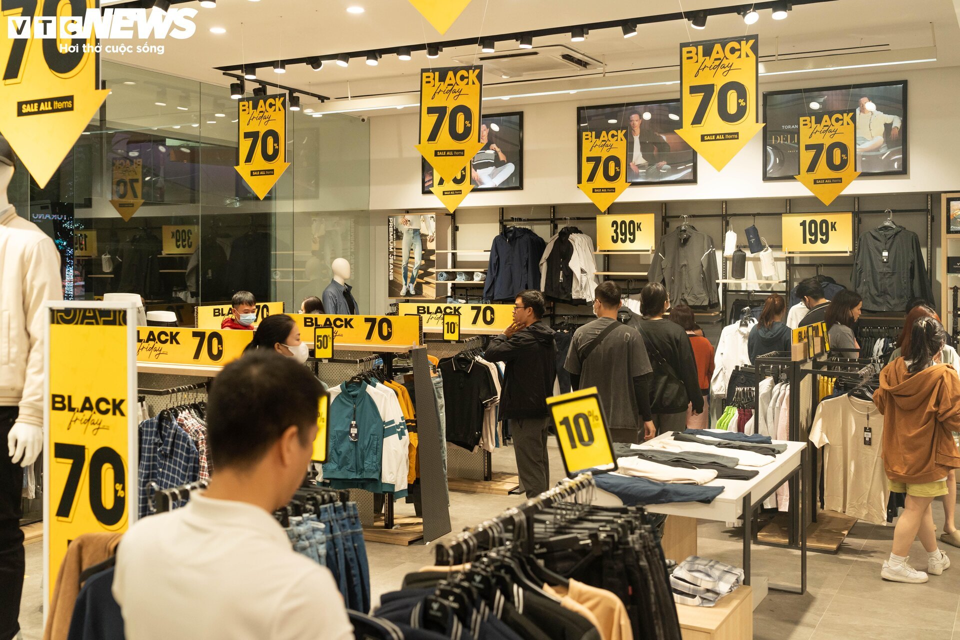 Sợ cảnh chen lấn, xếp hàng, nhiều người săn sale Black Friday giữa đêm - Ảnh 15.